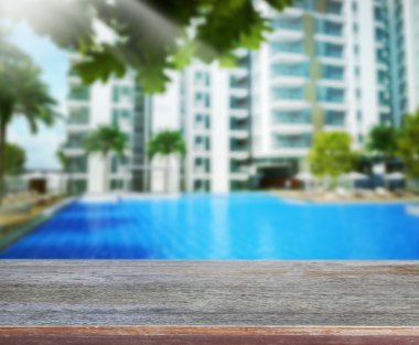 Masa üstü ve Blur Binası arka plan