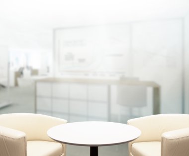 Bulanıklık arka planda Office ahşap masa