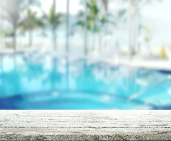 Holz Tischplatte Hintergrund und Pool 3D-Renderer — Stockfoto