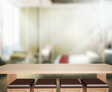 Ahşap masa üst arka plan içinde yatak odası 3d render