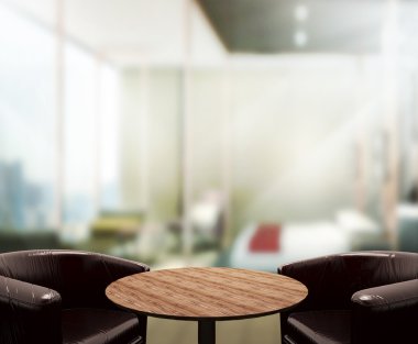 Ahşap masa üst arka plan içinde yatak odası 3d render