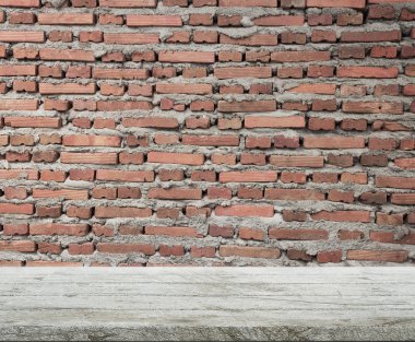 Ahşap masa üstü ve Brickwall arka plan