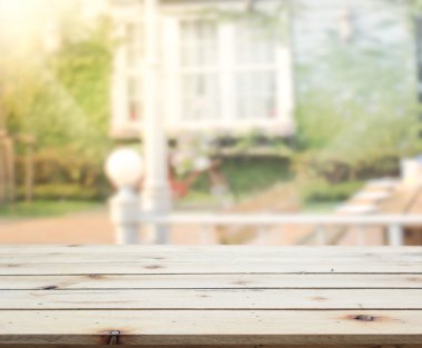 Masa üstü ve Blur Binası arka plan