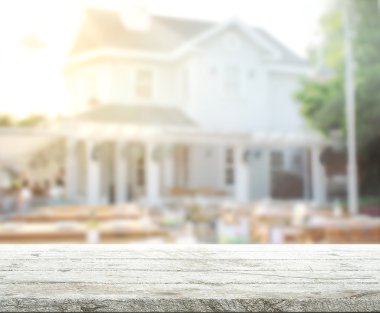 Masa üstü ve Blur Binası arka plan