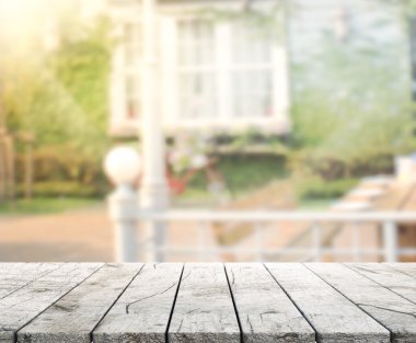 Masa üstü ve Blur Binası arka plan