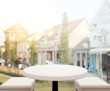 Masa üstü ve Blur Binası arka plan