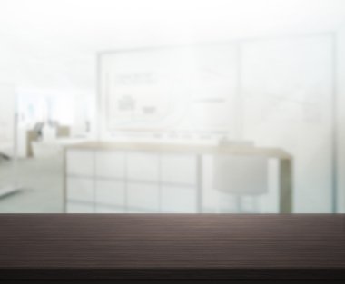 Bulanıklık arka planda Office ahşap masa
