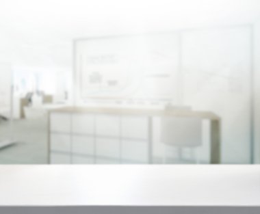 Bulanıklık arka planda Office ahşap masa