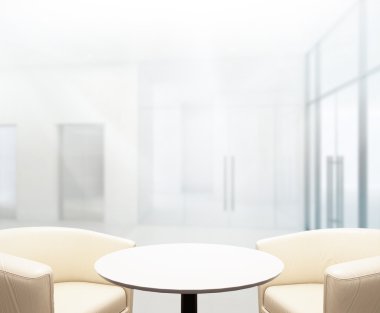 Bulanıklık arka planda Office ahşap masa