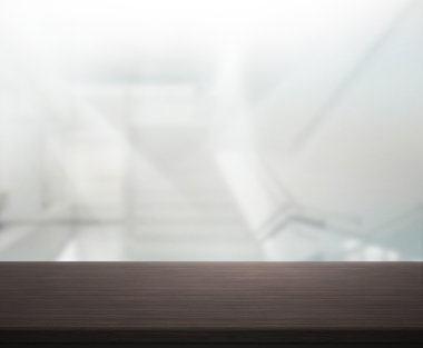 Bulanıklık arka planda Office ahşap masa