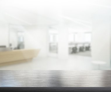 Bulanıklık arka planda Office ahşap masa