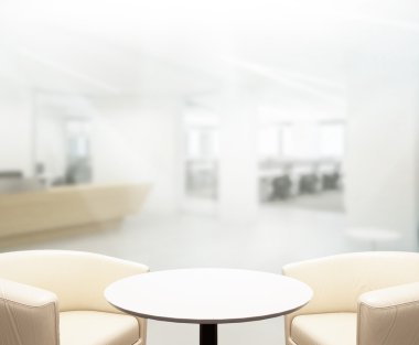 Bulanıklık arka planda Office ahşap masa