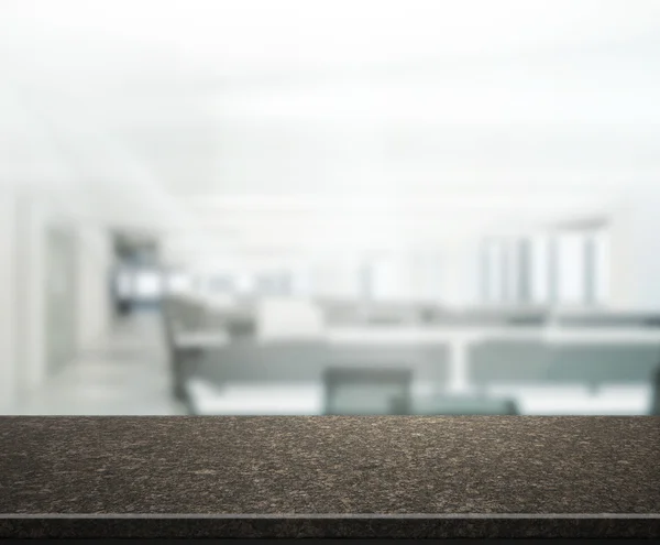 Tischplatte und verschwommener Bürohintergrund — Stockfoto