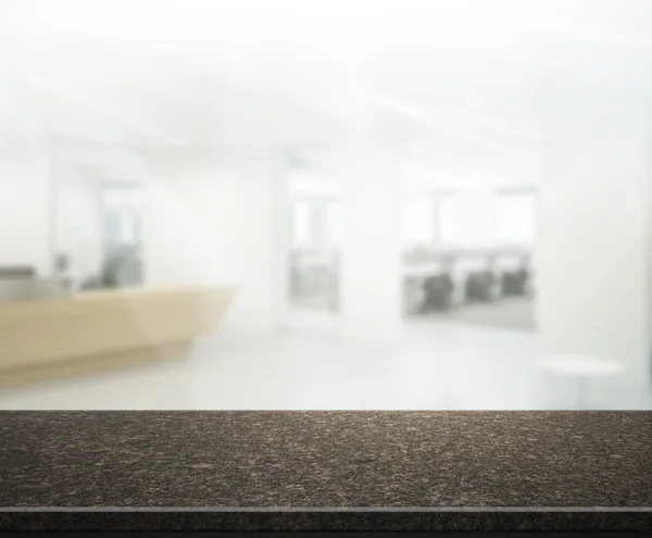 Tabela de madeira de fundo Blur no escritório — Fotografia de Stock