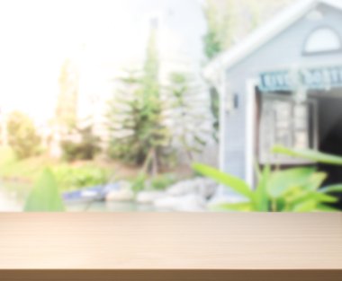 Masa üstü ve Blur Binası arka plan