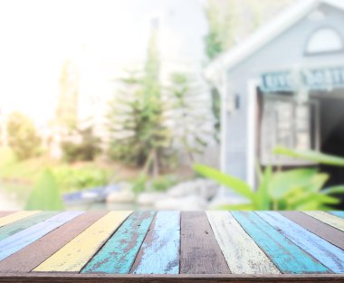 Masa üstü ve Blur Binası arka plan