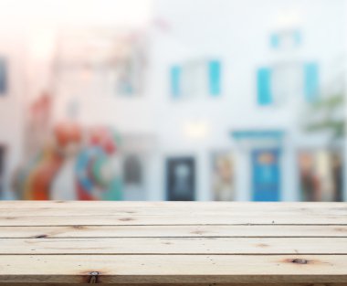 Masa üstü ve Blur Binası arka plan