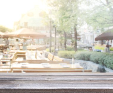 Masa üstü ve Blur Binası arka plan