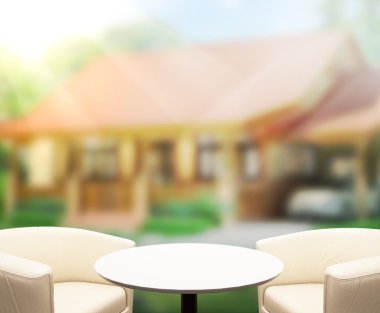 Masa üstü ve Blur Binası arka plan