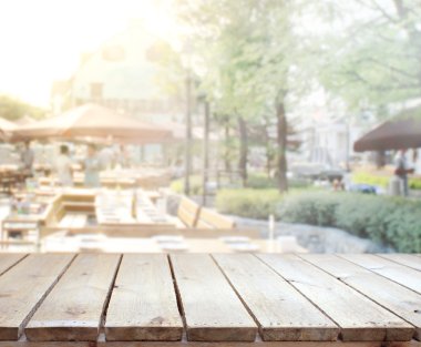 Masa üstü ve Blur Binası arka plan