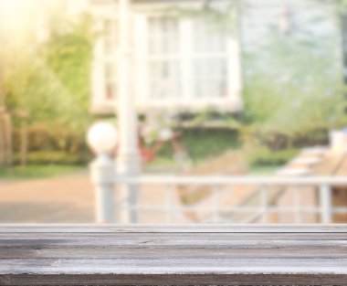 Masa üstü ve Blur Binası arka plan