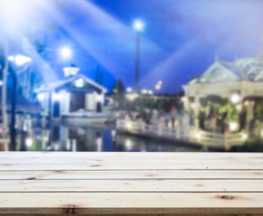 Masa üstü ve Blur Binası arka plan