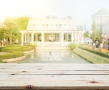 Masa üstü ve Blur Binası arka plan