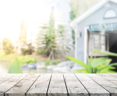 Masa üstü ve Blur Binası arka plan