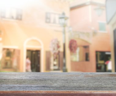 Masa üstü ve Blur Binası arka plan