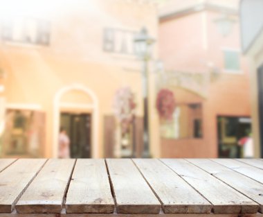 Masa üstü ve Blur Binası arka plan