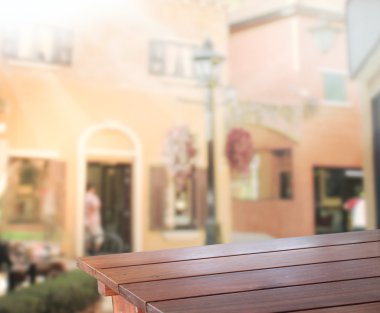 Masa üstü ve Blur Binası arka plan