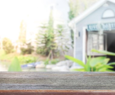 Masa üstü ve Blur Binası arka plan