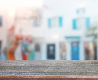 Masa üstü ve Blur Binası arka plan