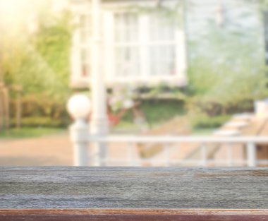 Masa üstü ve Blur Binası arka plan