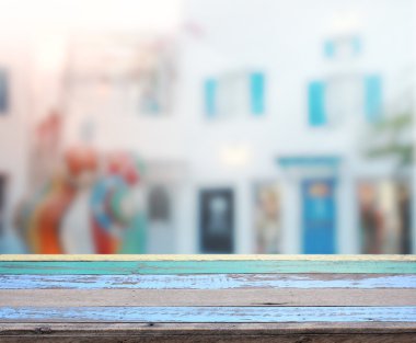 Masa üstü ve Blur Binası arka plan