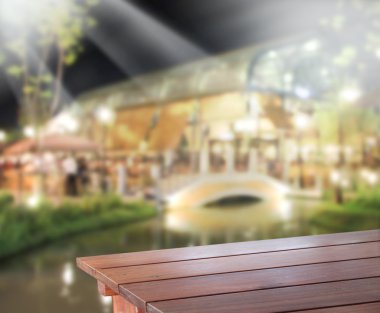 Masa üstü ve Blur Binası arka plan