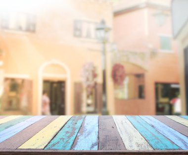 Masa üstü ve Blur Binası arka plan