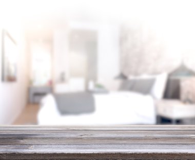 Masa üstü ve bulanıklık arka planda yatak odası