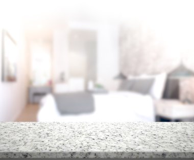 Masa üstü ve bulanıklık arka planda yatak odası