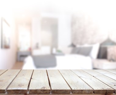 Masa üstü ve bulanıklık arka planda yatak odası