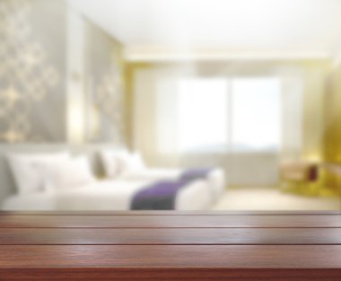 Masa üstü ve bulanıklık arka planda yatak odası