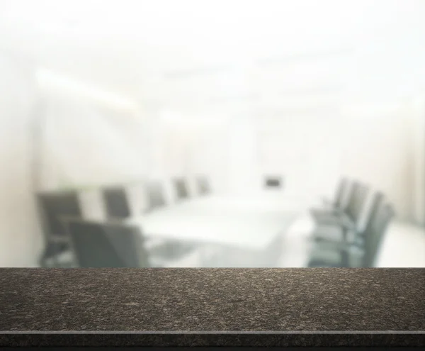 Deska stolu a rozostření pozadí Office — Stock fotografie