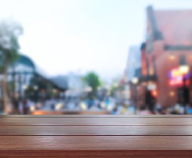 Masa üstü ve Blur Binası arka plan