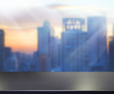 Masa üstü ve Blur Binası arka plan