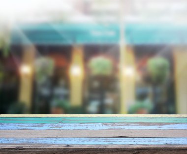 Masa üstü ve Blur Binası arka plan