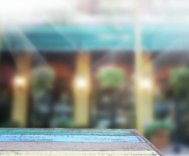 Masa üstü ve Blur Binası arka plan