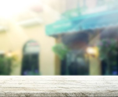 Masa üstü ve Blur Binası arka plan