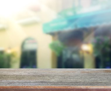 Masa üstü ve Blur Binası arka plan