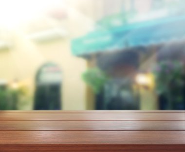 Masa üstü ve Blur Binası arka plan