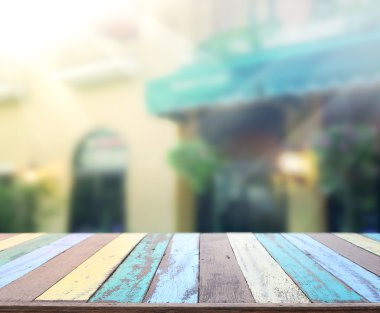 Masa üstü ve Blur Binası arka plan